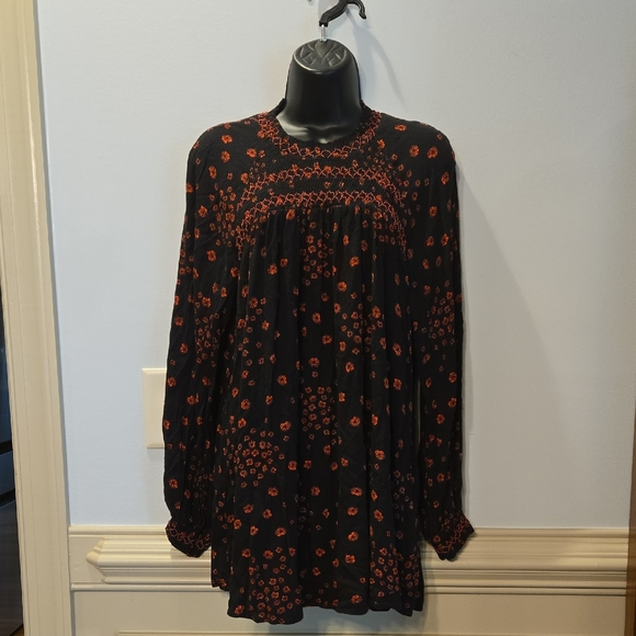 Free People Sz LARGE Flowers in Her Hair Black Red Smocked Tunic - Picture 1 of 9